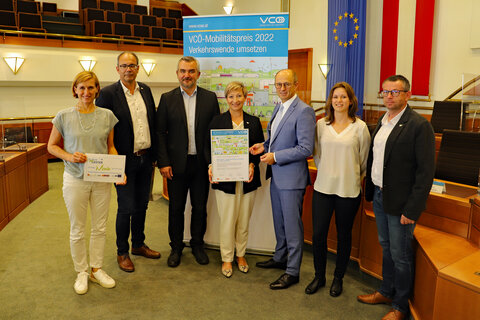 Mag. Christine Zopf-Renner von der Mobilitätszentrale Burgenland, Vizebürgermeister von Mattersburg, Otmar Illedits, Verkehrslandesrat Mag. Heinrich Dorner, Bürgermeisterin von Mattersburg, Claudia Schlager, Hubert Kuzdas (Regionalmanager Ost ÖBB-Postbus GmbH), Lina Mooshammer vom VCÖ und Gemeinderat von Mattersburg, Markus Pinter (v.l.).
