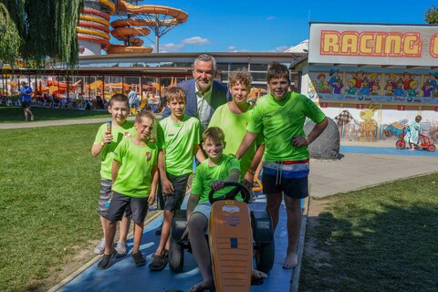 Landesrat Heinrich Dorner mit einer Teilnehmer-Gruppe aus seiner Heimatgemeinde Lackenbach
