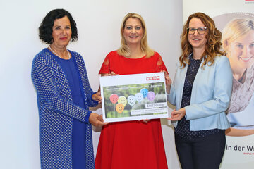 Kommerzialrätin Andrea Gottweis, MSc, Obfrau der Sparte Handel in der Wirtschaftskammer Burgenland mit Landesrätin Mag.a (FH) Daniela Winkler und Petra Schumich, Landesvorsitzende Frau in der Wirtschaft Burgenland