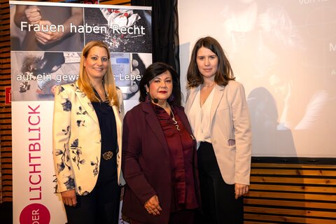 Landesrätin Daniela Winkler Profilerin Patricia Staniek und Martina Knartz, Leiterin des Frauenreferates.