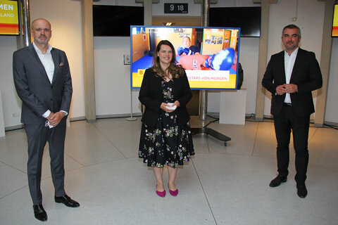 "Medaillenjagd – Burgenlands Sportstars von morgen": Sportlandesrat Mag. Heinrich Dorner, Mag. Werner Herics, Landesdirektor ORF Burgenland, und Daniela Windisch, Gestalterin der Serie, stellten die neue Initiative vor