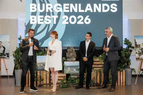 (v.l.n.r.): Burgenland Tourismus-Geschäftsführer Didi Tunkel, Moderatorin Jesse Schwarz,  Wein Burgenland-Geschäftsführer Christian Zechmeister und Landesrat Heinrich Dorner bei der Verleihung „Burgenlands Best 2026“ im Martinsschlössl in Donnerskirchen.
