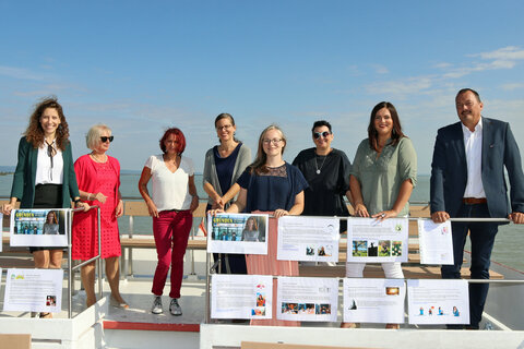LH-Stv.in Astrid Eisenkopf mit den Gründerinnen Denise Bingler, Sarah Schöller, Beatrix Grasl und Simone Knopf