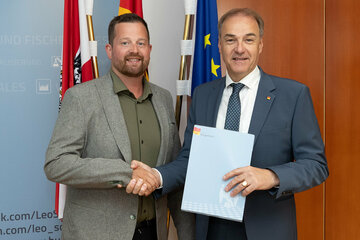 Der neue Landesfischereimeister Martin Heissenberger (links im Bild) bei seinem Antrittsbesuch bei Landesrat Dr. Leonhard Schneemann.
