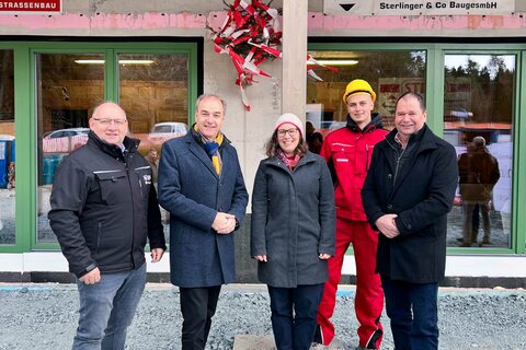 Soziallandesrat Dr. Leonhard Schneemann bei der Gleichenfeier des Pflegestützpunktes Grafenschachen,