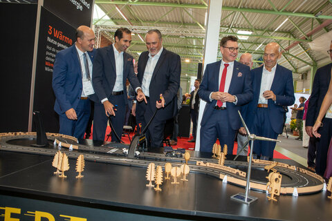 Am Stand der Burgenland Energie (v.l.): Präsident des Österr. Gemeindebundes Bürgermeister Dipl.-Ing. Johannes Pressl, Mag. Dr. Stephan Sharma, Vorsitzender des Vorstands der Burgenland Energie, Landeshauptmann Hans Peter Doskozil, GVV Burgenland Präsident und neuer Vizepräsident des Österr. Gemeindebundes Bürgermeister Erich Trummer und Bürgermeister Leo Radakovits, Präsident der Burgenländischen Gemeindebundes.