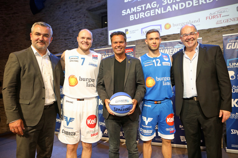 Sportlandesrat Heinrich Dorner, Gunners-Kapitän Sebastian Käferle, Burgenland Tourismus-Geschäftsführer Didi Tunkel, Spieler Jonathan Knessl und Geschäftsführer Thomas Linzer (v.l.) bei der Präsentation.