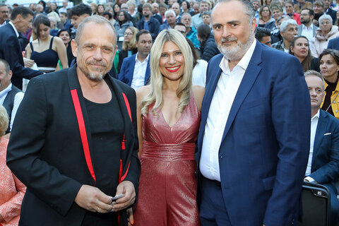 Gery Keszler, Landeshauptmann Hans Peter Doskozil und Gattin Julia (v.l.) bei der Premiere auf Schloss Tabor.