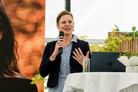 Landeshauptmann-Stellvertreterin Mag.a Anja Haider-Wallner bei ihrem Statement zu Sonnenerde Riedlingsdorf.