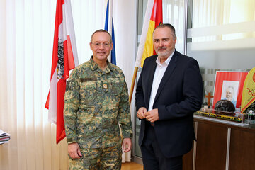 Landeshauptmann Hans Peter Doskozil empfing Generalstabschef Rudolf Striedinger zum Antrittsbesuch in seinen Amtsräumen