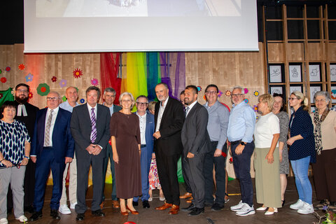 Landeshauptmann Hans Peter Doskozil, Direktorin Petra Beck, BEd., und Bürgermeister LAbg. Kilian Brandstätter bei der feierlichen Eröffnung der Mittelschule Gols.