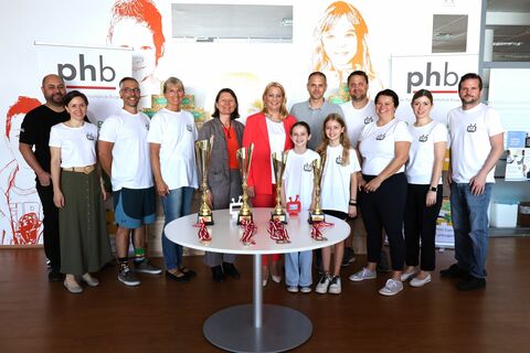 Bildungslandesrätin Daniela Winkler besuchte die erste Logobox-Meisterschaft an der Privaten Pädagogischen Hochschule Burgenland.