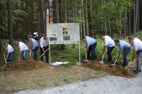 Spatenstich zum neuen Rundwanderweg