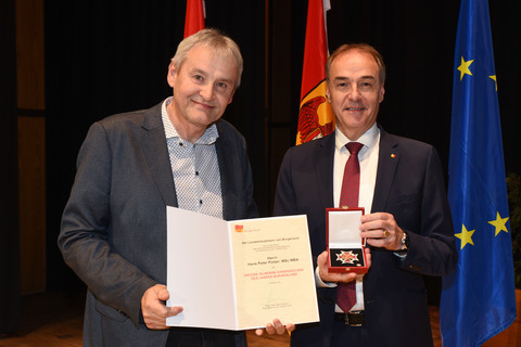 Hans-Peter Holzer erhielt das Große Silberne Ehrenzeichen