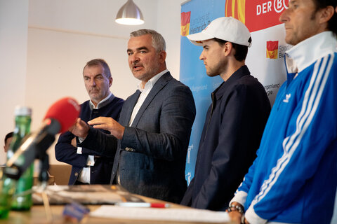 Sportlandesrat Heinrich Dorner präsentierte gemeinsam mit BTV-Präsident Günter Kurz, „Thiem Academy Burgenland“-Markenbotschafter Dominic Thiem und Wolfgang Thiem, dem Leiter der „Thiem Academy Burgenland“, das neue Nachwuchs- und Leistungskonzept des BTV vor.