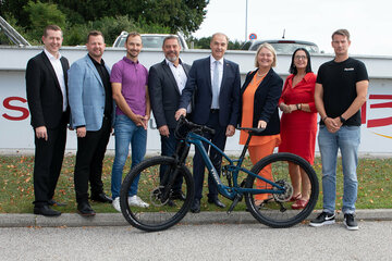 BUZ Geschäftsführer Mag. (FH) Christian Vlasich, Landesdirektor des ARBÖ Burgenland Martin Heissenberger, MA, Michael Knopf, BUZ-Vorstandsvorsitzender und Geschäftsstellenleiter des AMS Mattersburg Markus Plattner, Landesrat Dr. Leonhard Schneemann, AMS Burgenland Landesgeschäftsführerin Helene Sengstbratl, Geschäftsstellenleiterin Jutta Mohl, AMS Burgenland/ Oberpullendorf, und Andreas Picher.