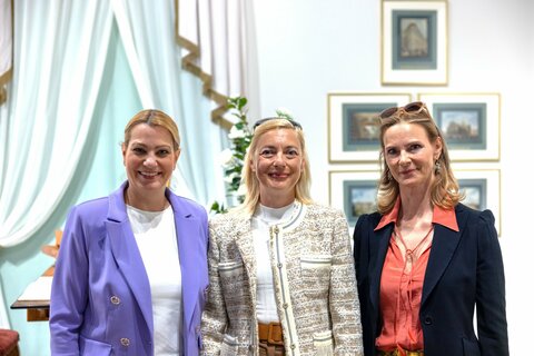 Landesrätin Daniela Winkler, Mag. Gabriele Schindl, Organisationsleitung und Philippa Königsegg-Aulendorf, Präsidentin des Vereins der Halbturner Schlosskonzerte.