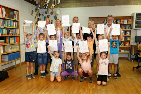 Bildungslandesrätin Winkler gratuliert den Schülerinnen und Schülern zu ihren Leistungen und wünscht schöne und erholsame Ferien