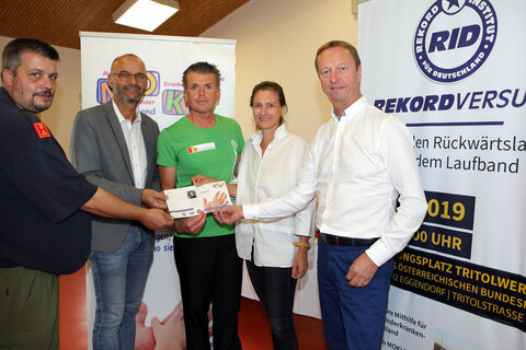 FF-Kommandanten Ing. Christian Tauer, Bürgermeister Heinz Heidenreich, Ultraläufer Martin Trimmel, die geschäftsführende Landesvorsitzende von MOKI Burgenland Doris Zoder-Spalek, MBA, und Landeshauptmann-Stellvertreter Johann Tschürtz