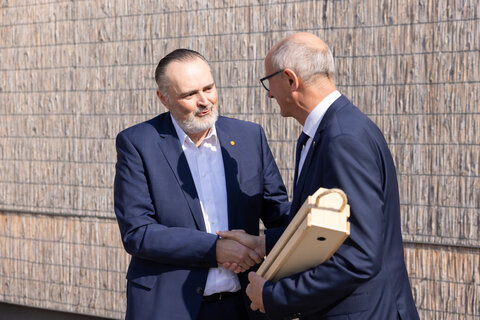 Burgenlands LH Hans Peter Doskozil und der derzeitige Vorsitzende der LH-Konferenz, Tirols LH Anton Mattle, haben sich heute zu einem Arbeitsgespräch im Bio-Landgut Esterhazy in Donnerskirchen getroffen