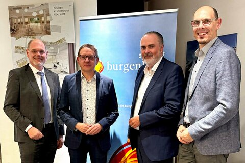 Nach der Sitzung des neuen Lenkungsausschusses zur Klinik Gols am Mittwoch (v. li.): Gesundheit-Burgenland-Geschäftsführer Franz Öller, Landesholding-Burgenland-Technik-Geschäftsführer Gerald Goger, Lenkungsausschussvorsitzender Landeshauptmann Hans Peter Doskozil und Bauteamleiter Josef Strohmaier