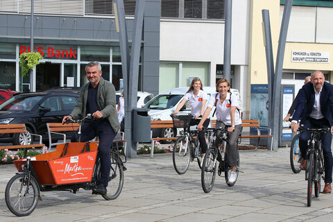 Probefahren für die Radfreude Konzerttour. V.l. LR Heinrich Dorner, Pamela Gumpinger und Christine Zopf-Renner von der Mobilitätszentrale Burgenland,  Gesamtverkehrskoordinator Peter Zinggl