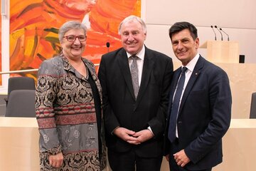 vlnr BRin Inge Posch-Gruska, AdR-Präs. Karl-Heinz Lambertz, LT-Präs. Christian Illedits;