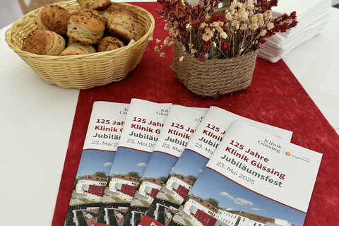 Programmheft und Deko