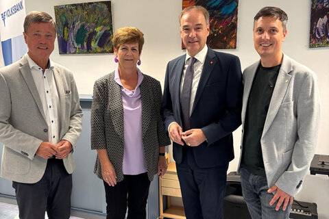 Rettet das Kind-Präsident Dr. Peter Rezar, Eisenstadts Gemeinderätin Waltraud Bachmaier, Landesrat Dr. Leonhard Schneemann und Rettet das Kind Burgenland, MHD Eisenstadt, Leiter Mario Zagler (v.l.).