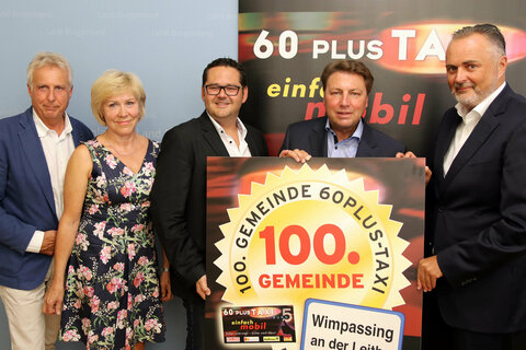 KommR Patrick Poten von der Taxiinnung der Wirtschaftskammer, GR Edeltraud Mayer und Bgm. Ernst Edelmann von der Gemeinde Wimpassing an der Leitha, Generaldirektor der Raiffeisenlandesbank Dr. Rudolf Könighofer und Landeshauptmann Hans Peter Doskozil