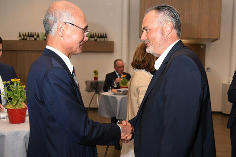 Landeshauptmann Hans Peter Doskozil mit Akira Mizutani, Botschafter Japans in Österreich