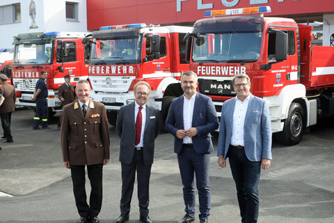 Feuerwehrkommandant HBI Klaus Sabara, Bürgermeister Heinz Peter Krammer, Landesrat Mag. Heinrich Dorner und Kommerzialrat Dr. Alfred Kollar (OSG-Vorstand, Obmann).