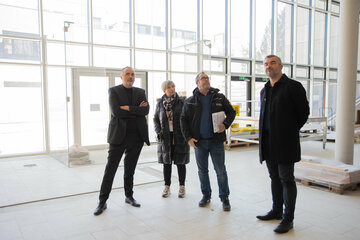 Landeshauptmann Hans Peter Doskozil, Bürgermeisterin Claudia Schlager, Ing. Hannes Wager, Gruppenleitung Bauabteilung Nord der Landesimmobilien Burgenland GmbH und Landesrat Heinrich Dorner