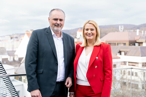 LH Hans Peter Doskozil gemeinsam mit Bildungslandesrätin Daniela Winkler