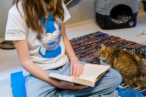 LH-Stv.in Anja Haider-Wallner und Geschäftsführer Wolfgang Böck mit zwei jungen Teilnehmerinnen