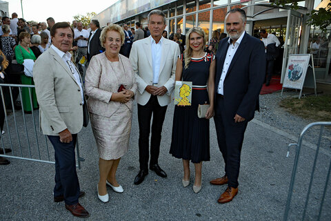 Landtagspräsidentin Verena Dunst mit Gatten Manfred, Generalintendant Alfons Haider und Landeshauptmann Hans Peter Doskozil mit seiner Julia.