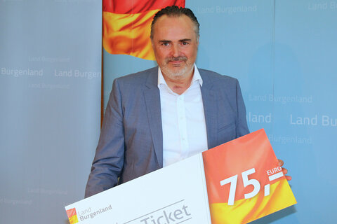 „Comeback-Programm“ für den burgenländischen Tourismus: Aufsichtsratsvorsitzender Dir. KR Gerhard Gucher, Burgenland Tourismus, Landeshauptmann Hans Peter Doskozil und Präsident Andreas Liegenfeld, Burgenländischer Weinbauverband, präsentierten eine Unterstützungsaktion für den Urlaub daheim