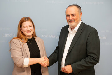Landeshauptmann Hans Peter Doskozil gratulierte Lena Unger zum Landessieg beim Feuerwehrleistungsabzeichen in Gold.