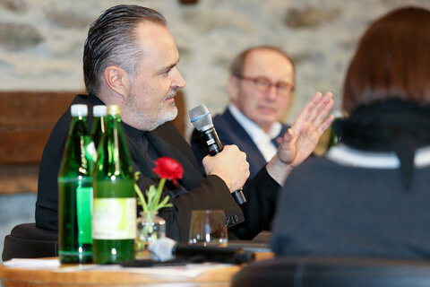 Landeshauptmann Hans Peter Doskozil (vorne) und der Erste Vizepräsident des Europäischen Parlaments, Othmar Karas (hinten);