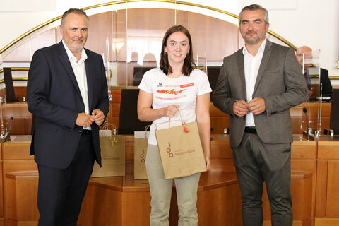 LH Hans Peter Doskozil mit Lena Grabowski und Sportlandesrat Heinrich Dorner