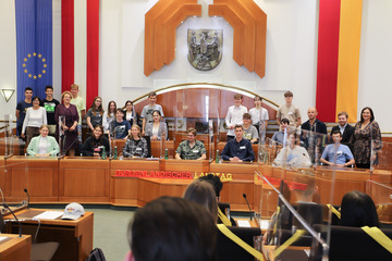 Landtagspräsidentin Verena Dunst begrüßte die Schülerinnen und Schüler aus dem BORG Güssing