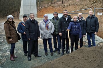 Annemarie Schlögl, Norbert Stampf, Herbert Schedl, Anna Pospichal, Werner Zswitkovits, Landesrat Mag. Heinrich Dorner, Ines Bauer, Bürgermeister Johann-Georg Horvath und Heribert Rabl (v.l.).