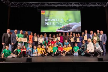 Gruppenfoto mit den Gewinnerinnen und Gewinnern des 20. Burgenländischen Umweltpreises
