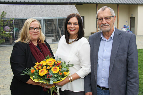 Präsentierten im Tierschutzhaus Sonnenhof das Projekt „Heimtiernotdienst“: Dr.in Yvonne Millard, Designierte Veterinärdirektorin, Mag. Thomas Neudecker, Präsident Tierärztekammer Burgenland, Tierschutzlandesrätin Mag.a Astrid Eisenkopf, Veterinärdirektor Dr. Robert Fink und Mag. Wolfgang Böck, Geschäftsführer Tierschutzhaus Sonnenhof.