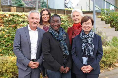v.l. Hannes Anton, Geschäftsführer „Bioland Burgenland eGen“, LH-Stv.in Mag.a Astrid Eisenkopf, Dr. Auma Obama, Leiterin der Sauti Kuu Foundation, Dir.in Prof. Ing. Eva Ackerl Bed MA MSc, Doris Schmidauer, Schirmherrin der Sauti Kuu Foundation
