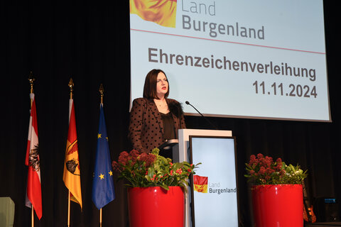 Landeshauptmann-Stellvertreterin Astrid Eisenkopf bei ihrer Laudatio
