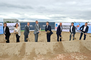 WiBuG-GF Mag. Michael Gerbavsits, LH-Stv.in Mag. Astrid Eisenkopf, LR Dr. Leonhard Schneemann, Jan Dietrich Hempel, GF der Garbe Industrial Real Estate GmbH, WiBuG-GF Mag. Harald Zagiczek, Werner Huf, Bgm. Müllendorf, Maik Zeranski, Leiter Projektentwicklung Garbe Real Estate GmbH, BM Ing. Michael Schmid MBA, GF Goldbeck Rhomberg GmbH