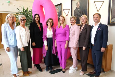Elisabeth Böhm, Doris Prohaska, Landtagspräsidentin Astrid Eisenkopf, Andrea Konrad, Landesrätin Daniela Winkler, Claudia Schlager, Rita Stenger und Roland Fürst.