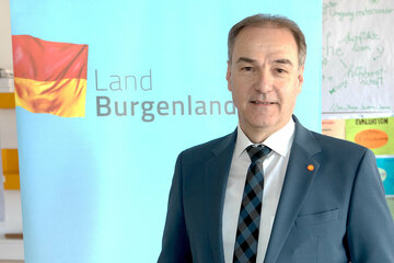 Soziallandesrat Leonhard Schneemann klärte über die Wichtigkeit der Zukunft der Pflege im Burgenland auf.