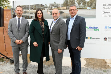 Mag. Jürgen Narath, Leiter Esterhazy Immobilien, LH-Stv.in Mag.a Astrid Eisenkopf, DI Matthias Grün, Vorstandsvorsitzender der Esterhazy Privatstiftung und Breitenbrunns Bürgermeister Helmut Hareter (v.l.).